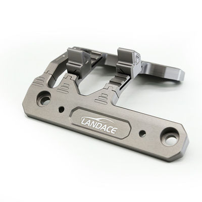 การติดตั้งไฟที่ประสิทธิภาพบนถังผนังใหญ่ 300 ด้วยบราคเกตที่สอดคล้องกับ JEEP