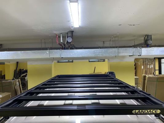 รถยนต์ยูนิเวอร์ซัล SUV แอลลูมิเนียมสับสนธิ แร็ค หลังคาสําหรับ Toyota Hilux Land Cruiser 4 นักวิ่ง