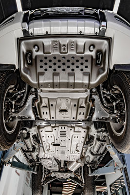 ง่ายติดตั้ง บอร์ดป้องกันชัสซีใต้ตัวสีเทาสําหรับ Mitsubishi Pajero Full Skid Plate