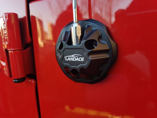 CNC สีดํา อัลลูมิเนียม อัลลูมิเนียม อานเตนน่า ฐานปกสําหรับ Jeep Wrangler JK การติดตั้งไร้ปัญหา