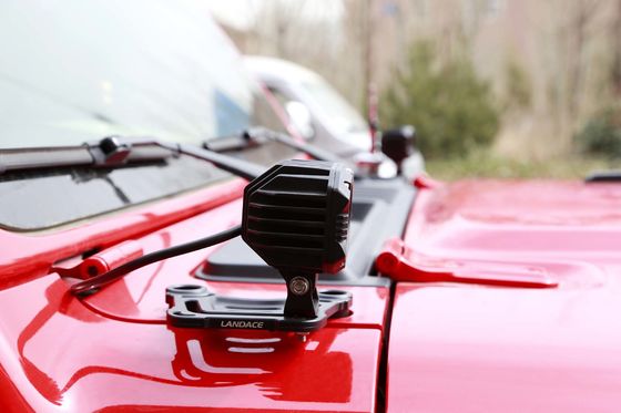 อลูมิเนียมสลัด A-Pillar Hood Mount แสงบราคเกตสําหรับ Jeep Wrangler JL 134 * 107 * 25mm