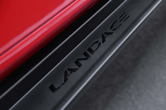 สัญลักษณ์ที่กําหนดเอง อลูมิเนียมสลัด รถข้างขั้นสําหรับ สากล Car Model Running Board