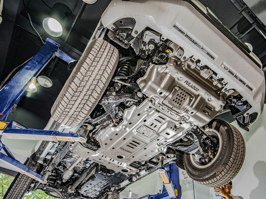 หน้าที่ป้องกัน เครื่องยนต์ ป้องกันสกิดเพลต ภายใต้ปก ป้องกันสกิดเพลตสําหรับ Toyota Prado