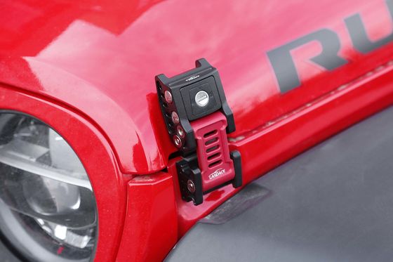 อัลลูมิเนียมสลัด สีดํา Locking Hood Catch Kit สําหรับ WranglerJL SUV การปรับแต่งภายนอก