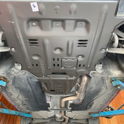 Alfa Romeo Giulia ป้องกันเครื่องยนต์ด้วย แม็กนีเซียม อัลลูมิเนียม สังกะสีดํา