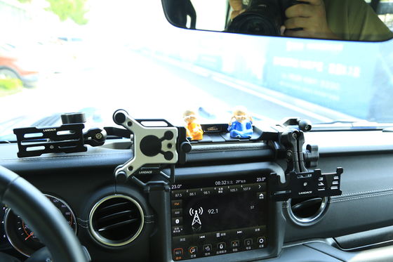 หนา Anodizing จบรถยนต์ถือโทรศัพท์มือถือสําหรับ Jeep เซ็นเตอร์คอนโซล Bแร็คet