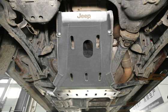 Jeep Wrangler JL JK 4x4 อลูมิเนียมสกัด ภายใต้เครื่องยนต์ ป้องกัน Skid Plates สีดํา