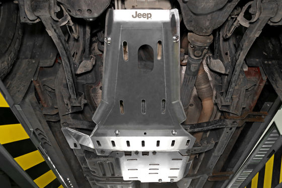 Jeep Wrangler JL JK 4x4 อลูมิเนียมสกัด ภายใต้เครื่องยนต์ ป้องกัน Skid Plates สีดํา