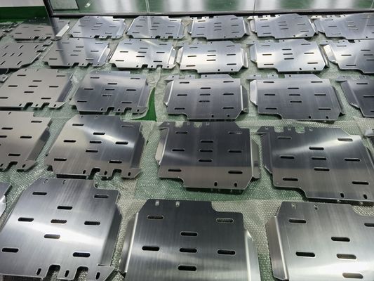 Jeep Wrangler JL JK 4x4 อลูมิเนียมสกัด ภายใต้เครื่องยนต์ ป้องกัน Skid Plates สีดํา
