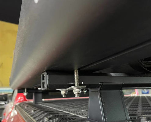 รากหลังคารถยนต์เบา 12 กิโลกรัม ติดถังน้ํากดดันสําหรับการตั้งแคมป์ที่ประสิทธิภาพ