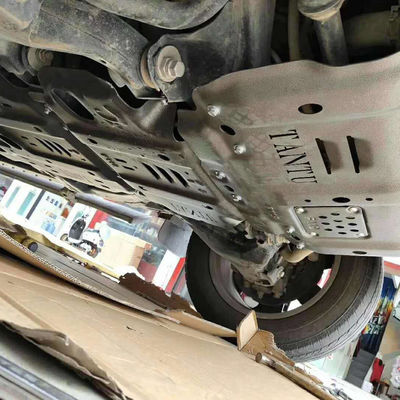 พล็อตด้านล่างของเครื่องยนต์ Toyota Tundra ด้วยวัสดุเหล็กม้วนเย็นและการออกแบบที่ทนทาน