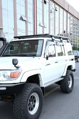2166 * 1320 * 55 มิลลิเมตร รากหลังคาอลูมิเนียมที่กําหนดเองสําหรับ Toyota LC76 Land Cruiser โดย Landace