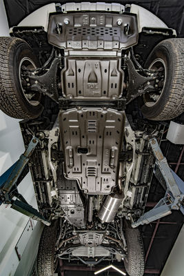 แผ่นปกป้องเครื่องยนต์สีเทาสูงสําหรับ Mitsubishi Pajero V93 V97