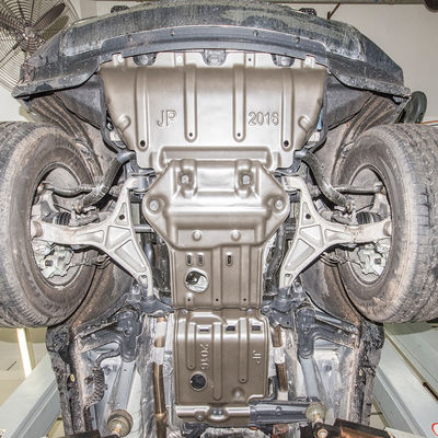 แผ่นสกิดที่กําหนดเองสําหรับเครื่องยนต์ Jeep Grand Cherokee