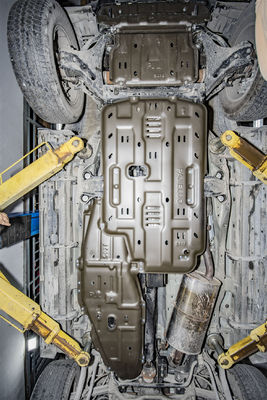 3D ภายใต้รถยนต์กระบี่โอนกรอบ ถังน้ํามัน ภายใต้รถยนต์โล่สําหรับ MITSUBISHI GAC OEM