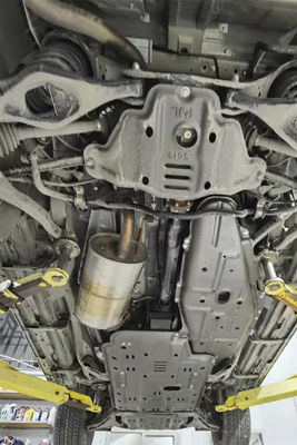 3D ภายใต้รถยนต์กระบี่โอนกรอบ ถังน้ํามัน ภายใต้รถยนต์โล่สําหรับ MITSUBISHI GAC OEM