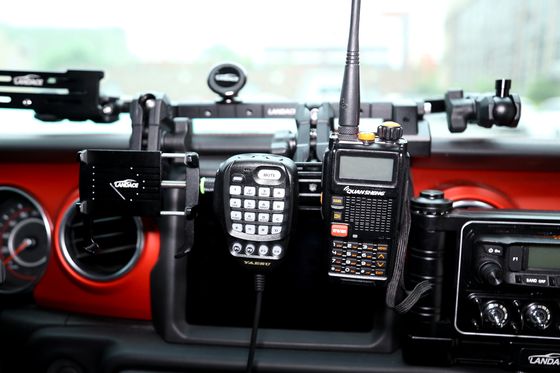 กระบวนการ CNC เครื่องแปรรูปสกัดอลูมิเนียม คอนโซลศูนย์ Bแร็คet Gopro Holder สําหรับ Jeep Wrangler