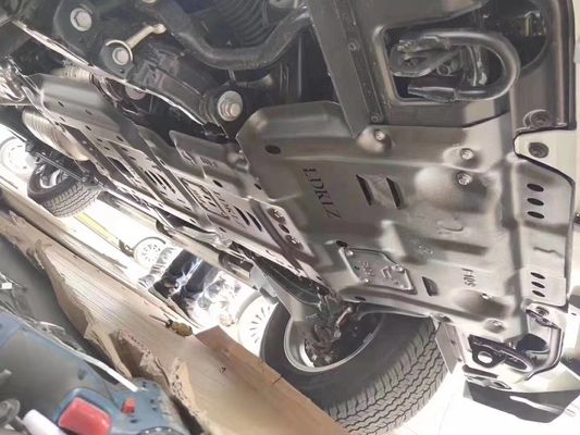 การทดสอบ 100% หลังคาเครื่องยนต์ด้านล่าง บอร์ดป้องกันชาสีด้านล่าง สําหรับ Toyota Land Cruiser LC100