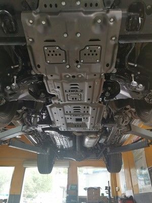 เครื่องยนต์สกิดเพลตใต้ปกสําหรับ Toyota Land Cruiser LC 200 100% ทดสอบความหนา 4 มม
