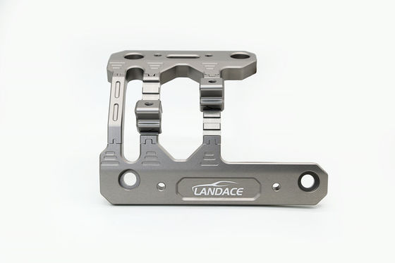 การติดตั้งไฟที่ประสิทธิภาพบนถังผนังใหญ่ 300 ด้วยบราคเกตที่สอดคล้องกับ JEEP