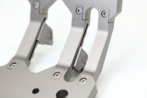 การติดตั้งไฟที่ประสิทธิภาพบนถังผนังใหญ่ 300 ด้วยบราคเกตที่สอดคล้องกับ JEEP