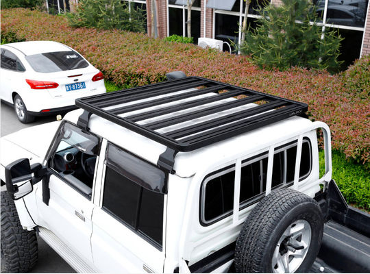 สีดํา Akzo Nobel ฝุ่นเคลือบ สากล หลังคา แร็ค กระเป๋า 4x4 อลูมิเนียมสับสนธิ หลังคา แร็ค