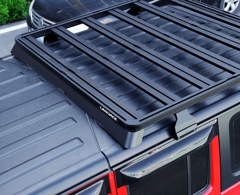 รถกระเบื้องหลังคาเรียบทั่วไปสําหรับรถยนต์หลังคาแข็งสั้น 1500 * 1425 * 55 มิลลิเมตร เหมาะสําหรับการเดินทางทางถนน