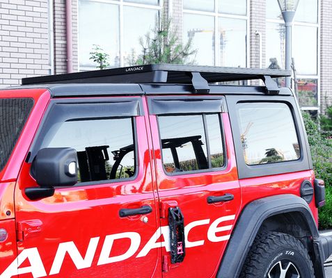 รถกระเบื้องหลังคาเรียบทั่วไปสําหรับรถยนต์หลังคาแข็งสั้น 1500 * 1425 * 55 มิลลิเมตร เหมาะสําหรับการเดินทางทางถนน